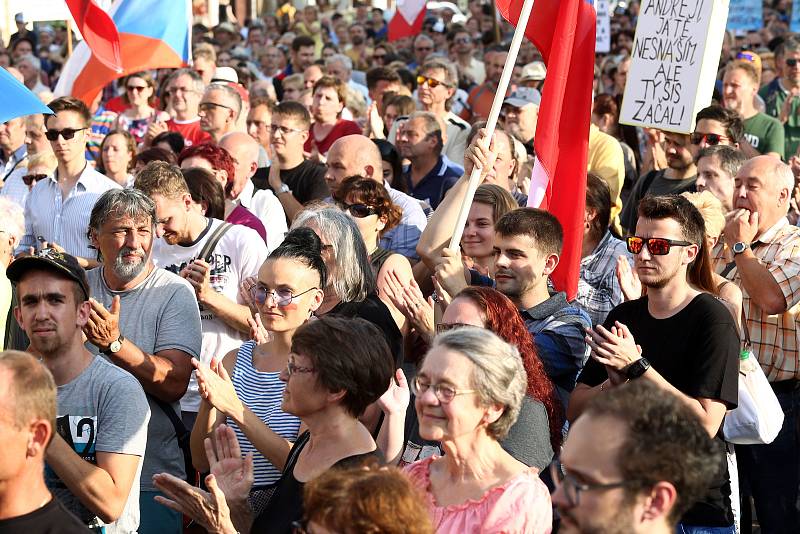 Demonstrace proti Andreji Babišovi na náměstí Republiky v Plzni.