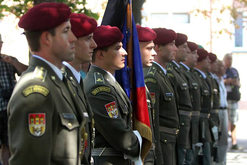 Rozloučení s vojákem Patrikem Štěpánkem v kostele Panny Marie Růžencové na Jiráskově náměstí v Plzni proběhlo se všemi vojenskými poctami.