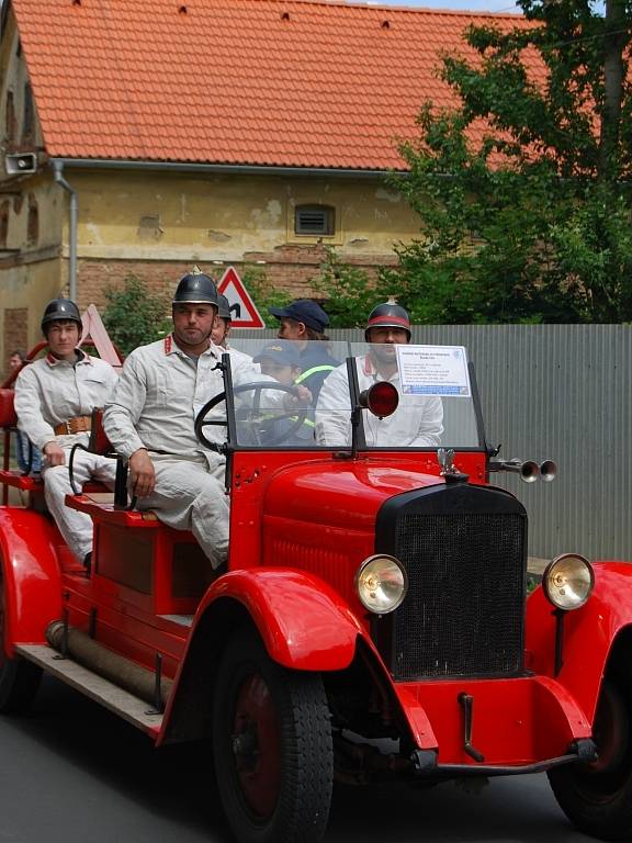 Slavnostní průvod k 120 letům SDH Pňovany