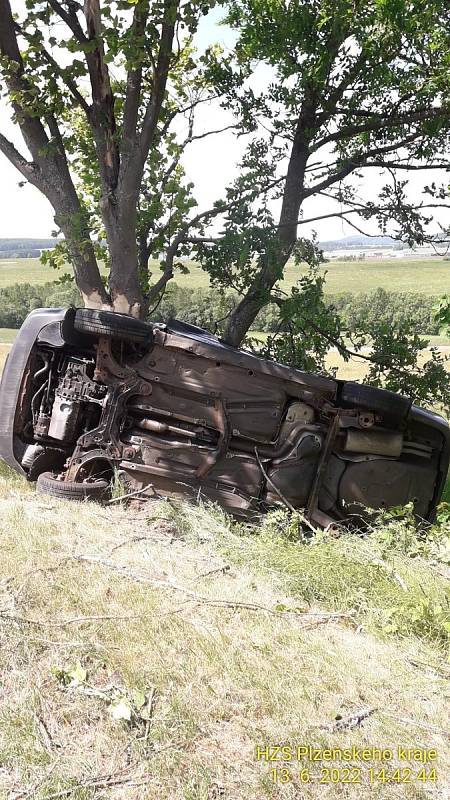 Havárie osobního auta u Nečtin.
