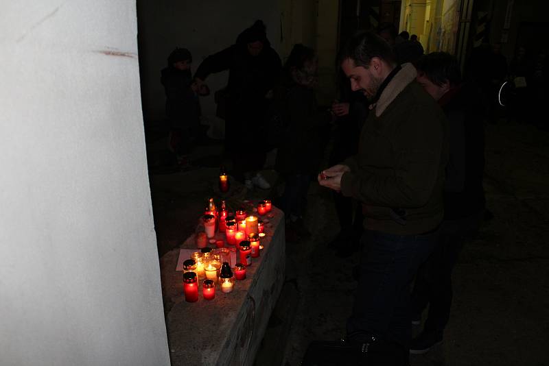 Člověk musí bojovat proti tomu zlu na které právě stačí. Na Jana Palacha přišly zavzpomínat desítky lidí.