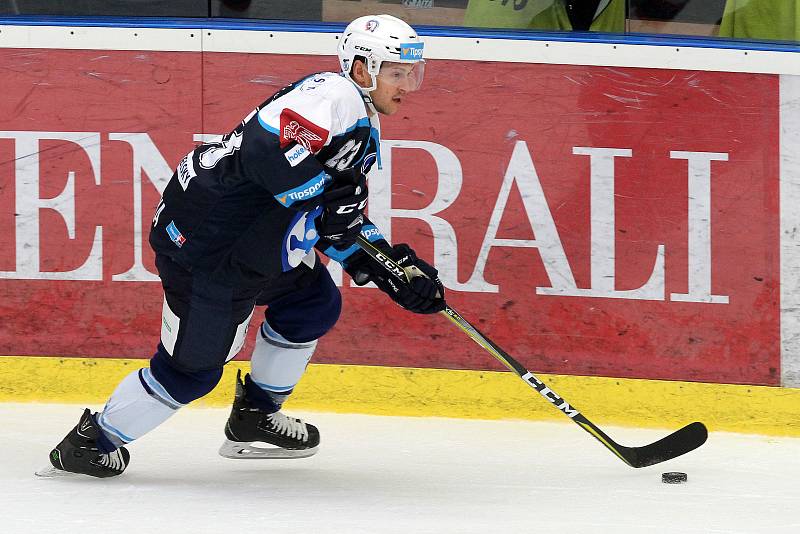 Hokejová extraliga: HC Škoda Plzeň (modrobílé dresy) x HC Dynamo Pardubice