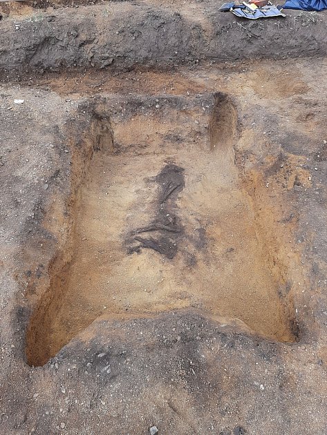 Plzeňští archeologové odkryli pod Řípem dva hroby z doby kamenné.