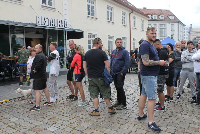 Festival polévky — Plzeň jaro 2022 představil v neděli 29. května v Plzeňském Prazdroji 14 restaurací a bister s dvacítkou různých druhů polévek.