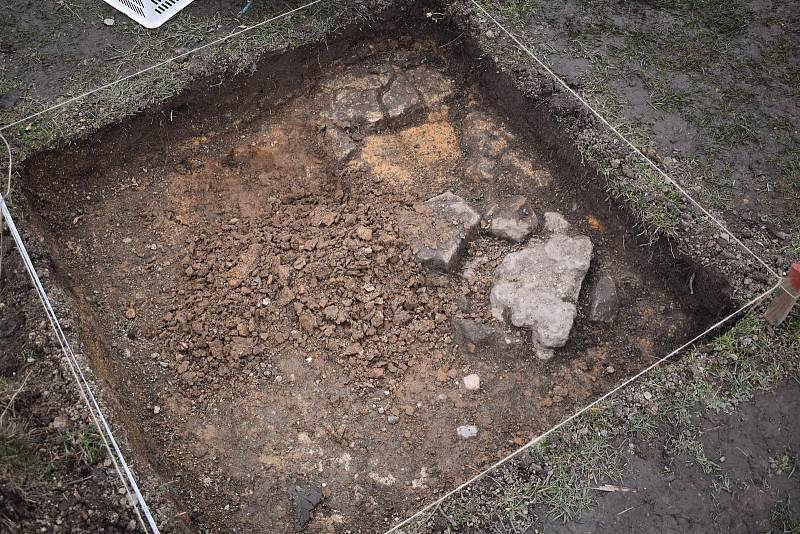 V Myslince na Plzeňsku si lidé vyzkoušeli práci archeologů.