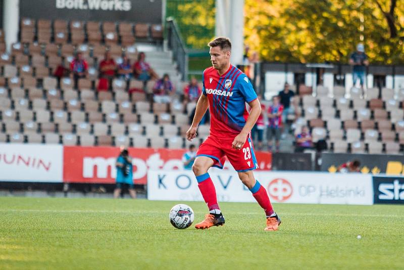 Čeští šampioni vstoupili do 2. předkola Ligy mistrů vítězství 2:1 na umělé trávě HJK Helsinky.