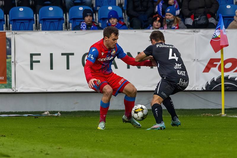 Fotbalisté Viktorie Plzeň podlehli na úvod ligového jara doma nečekaně Hradci Králové 1:2.