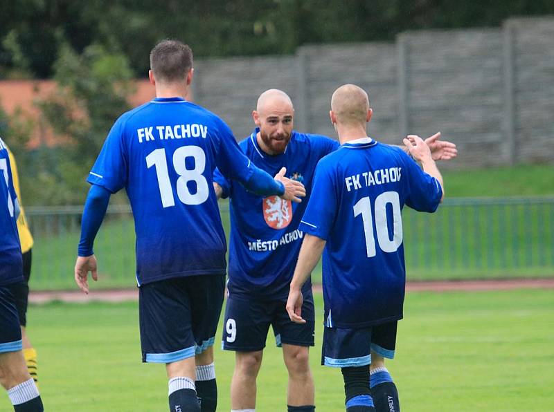7. kolo krajského přeboru: FK Tachov (na snímku fotbalisté v modrých dresech) - TJ Sokol Lhota 9:0 (4:0).