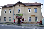 Poslední akcí oblíbené restaurace U Komína v Plzni na Košutce byla sobotní rozlučková diskotéka
