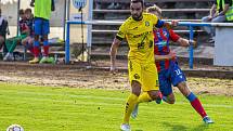 13. kolo FORTUNA ČFL, skupina A: FK ROBSTAV Přeštice (na snímku fotbalisté ve žlutých dresech) - FC Viktoria Plzeň B 1:2 (1:1).