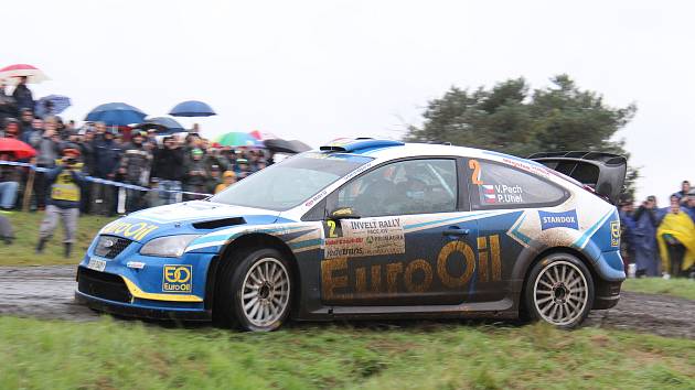 VÁCLAV PECH se spolujezdcem Petrem Uhlem ve voze Ford Focus WRC na trati 41. ročníku Rallye Invelt Pačejov.