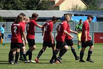 I. A třída, 3. kolo: TJ Dobřany (na snímku fotbalisté v červených dresech) TJ START Tlumačov (zelené dresy) 4:0 (2:0).