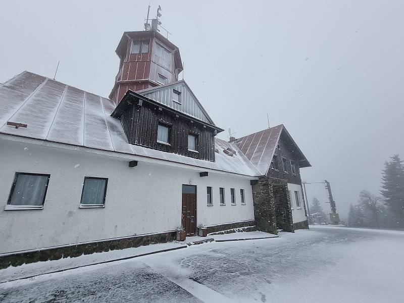 Sníh na Pancíři 2. května 2021.