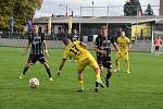 11. kolo FORTUNA ČFL, skupina A: ROBSTAV Přeštice (na snímku fotbalisté ve žlutých dresech) - České Budějovice B 1:0.