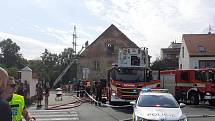 Požár domu v Lochotínské ulici v Plzni na Roudné.
