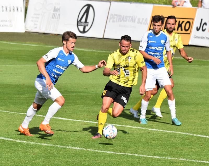 FC SILON Táborsko - FK ROBSTAV Přeštice (žlutí) 2:2.