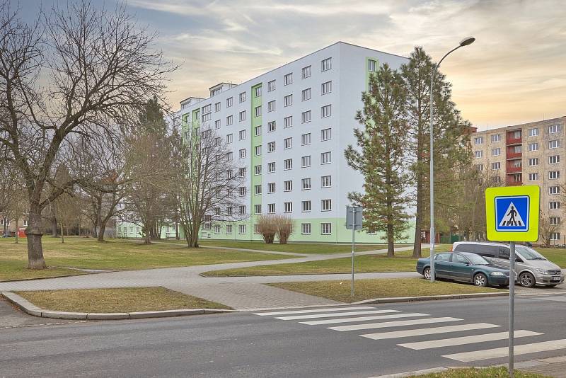 Od příštího akademického roku bude studentům Západočeské univerzity v Plzni (ZČU) sloužit kompletně zrekonstruovaná kolej v Máchově ulici 20 nedaleko Borského parku.