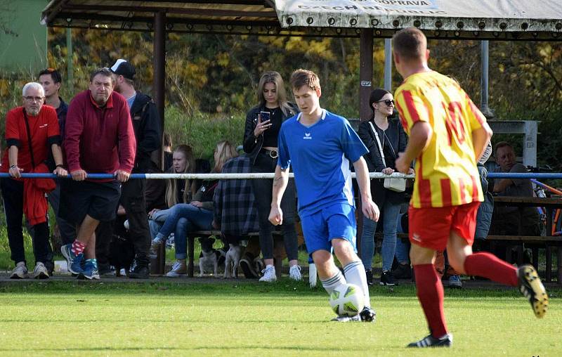 11. kolo I. B třídy (skupina B): TJ Sokol Štěnovice (na snímku fotbalisté v modrých dresech) - TJ Sokol Losiná 1:5 (1:4).