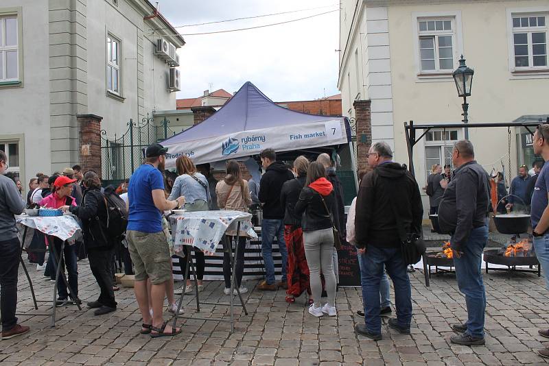 Festival polévky — Plzeň jaro 2022 představil v neděli 29. května v Plzeňském Prazdroji 14 restaurací a bister s dvacítkou různých druhů polévek.