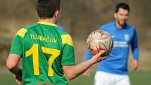 Fotbalisté SK Rapid Plzeň (na archivním snímku hráči v modrých dresech) porazili o víkendu soupeře z Tlumačova (zelení) 3:1.