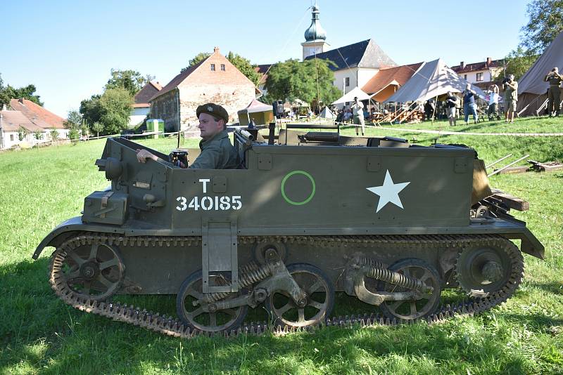 V Myslívě si připomněli návrat vojáků Československé obrněné brigády do vlasti a působení armády Spojených států amerických v západních Čechách.