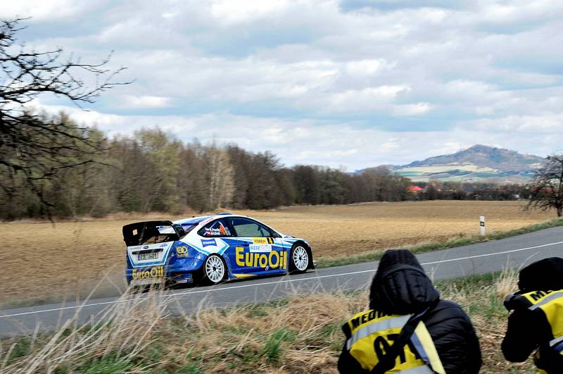 Posádka plzeňského EuroOil teamu Václav Pech - Petr Uhel s vozem Ford Focus WRC překvapivě vyhrála úvodní podnik domácího šampionátu Kowax Valašská Rally ValMez.