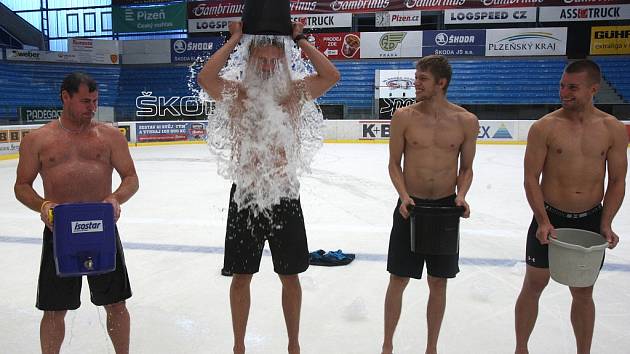 Ice Bucket Challenge dorazila k hokejistům