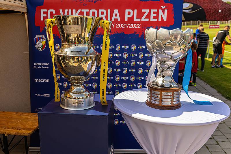 FC Viktoria Plzeň (bílí) - ŠK Slovan Bratislava 3:1.