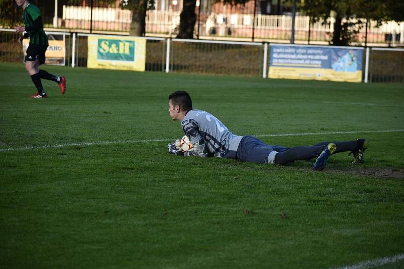 FC Rokycany (zelení) - FK Hvězda Cheb 2:1 (0:0).