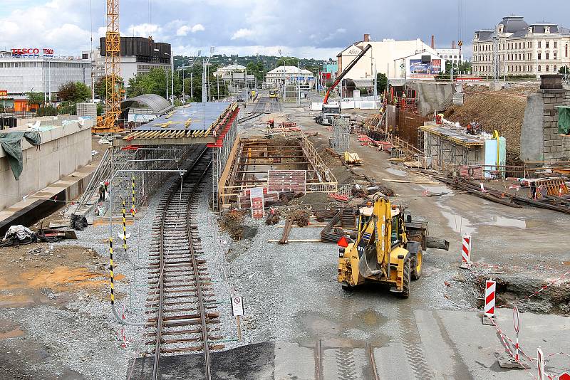 Výstavba nových mostů v Sirkové ulici u hlavního vlakového nádraží v Plzni