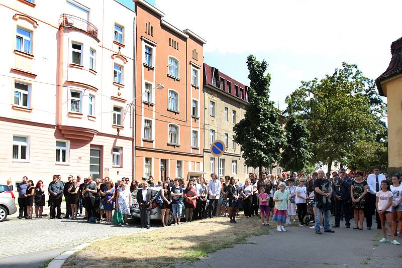 Rozloučení s vojákem Patrikem Štěpánkem v kostele Panny Marie Růžencové na Jiráskově náměstí v Plzni proběhlo se všemi vojenskými poctami.