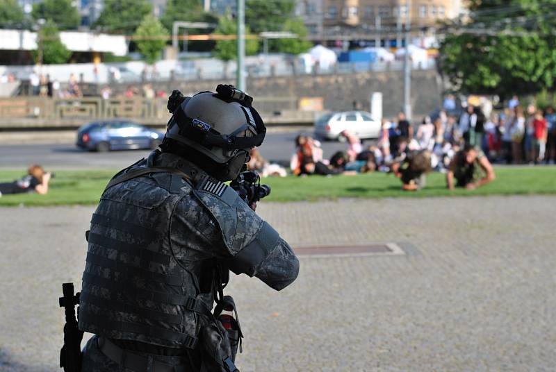 Populární zombie walk má za sebou další ročník. Na sto třicet účastníků prošlo Plzní, přímo během Dne Meliny Mercouri.