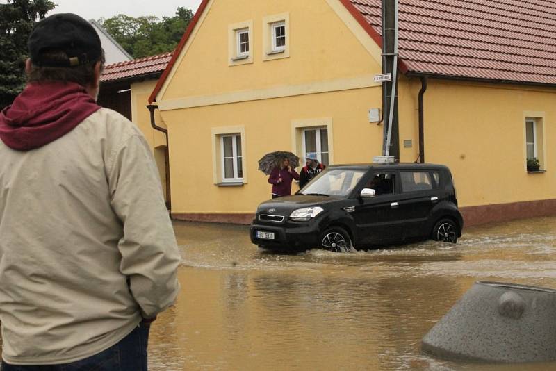 Zaplavená Malá Strana ve Starém Plzenci.