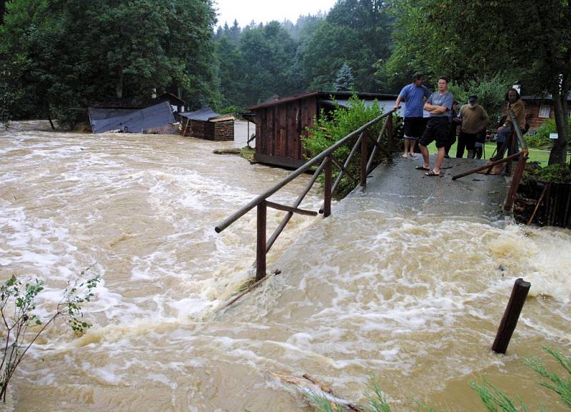 8. srpna 2002, chatová osada Komárů ve Šťáhlavicích