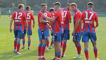 Fotbalisté FC Viktoria Plzeň B (na archivním snímku fotbalisté v červenomodrých dresech) vyhráli v Českých Budějovicích s béčkem SK Dynamo 3:0 a vyšvihli se na první místo ČFL.