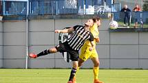 8. kolo FORTUNA ČFL, skupina A: FK Admira Praha - FK ROBSTAV Přeštice (na snímku fotbalisté ve žlutých dresech) 1:1 (0:1).