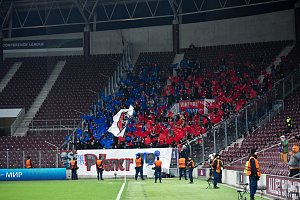 Fanoušci fotbalistů Viktorie Plzeň při utkání ve švýcarské Ženevě.
