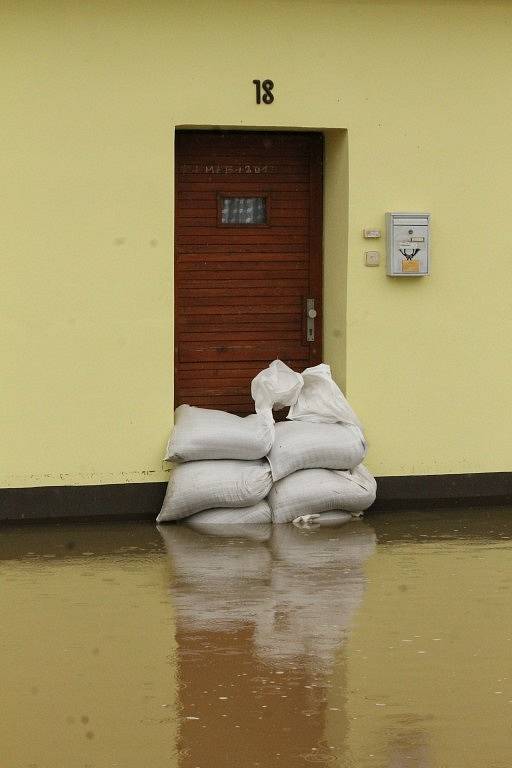 Zaplavená Malá Strana ve Starém Plzenci.