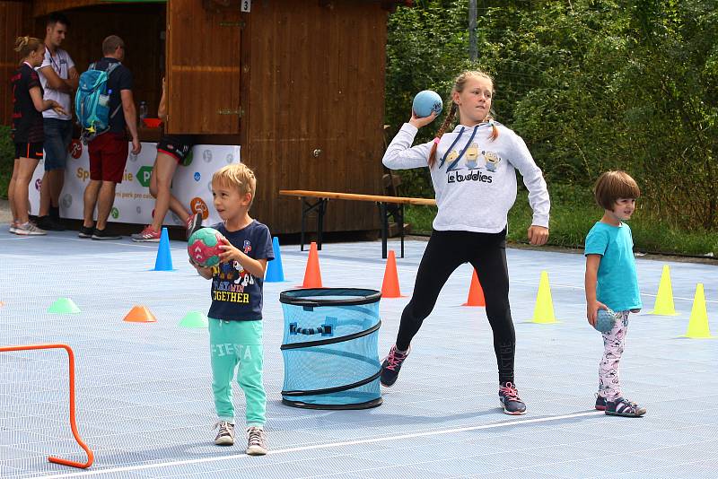 Letní festival sportu Sportmánie Plzeň 2019 - v areálu za OC Plaza si mohou malí i velcí vyzkoušet zdarma nejrůznější druhy sportovních aktivit.