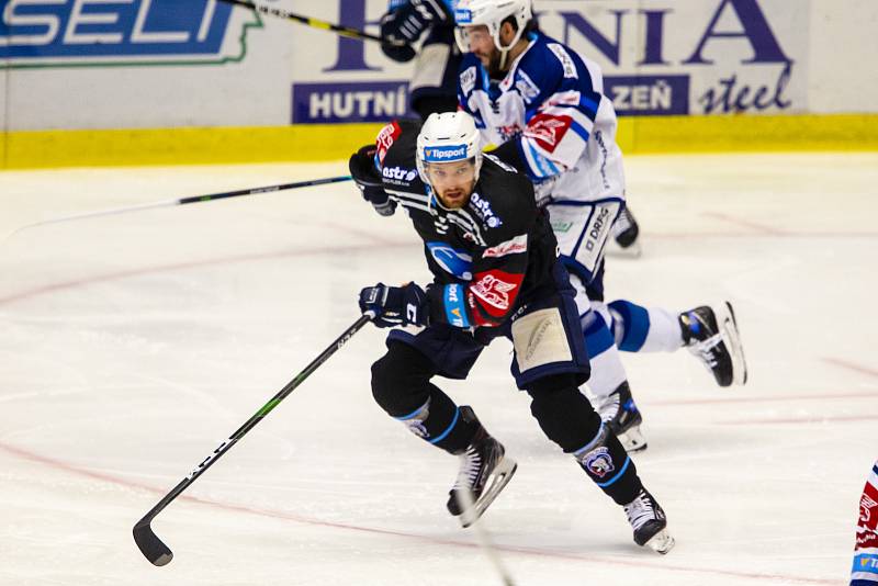 21. kolo hokejové extraligy: Škoda Plzeň (černí) vs. Brno.