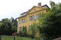 Vila slavné rodiny Rudolfových v plzeňské ulici U Svépomoci v památkové zóně Bezovka chátrá.