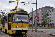Rekonstrukce Koterovské výrazně ovlivní městskou hromadnou dopravu, konkrétně tramvajové linky, ale omezí i řidiče automobilů. Hotovo bude v prosinci.