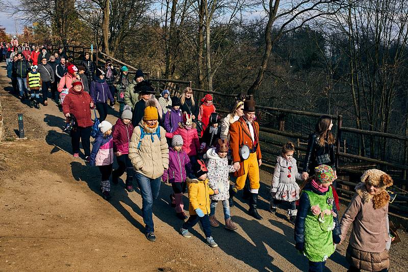 Vyhánění zimy v plzeňské ZOO. Velký průvod masek se vydal ze sídliště Vinice na statek Lüftnerka, kde se odehrály ukázky některých starých lidových zvyků spojených s předjařím, a po té pokračoval Kilometrovkou až před radnici na náměstí Republiky.