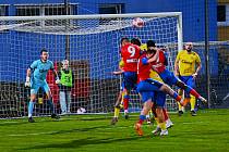 FC Viktoria Plzeň B (na archivním snímku fotbalisté v červenomodrých dresech) remizovali o víkendu s rezervou Táborska 3:3.