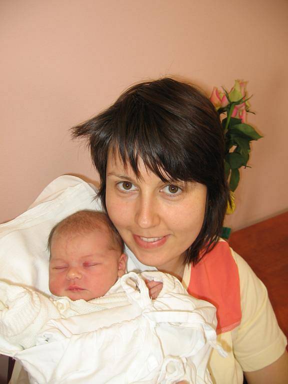 Janě a Davidu Řezáčovým z Klatov se 19. února v 15.54 hod. narodila ve FN v Plzni prvorozená dcera Zuzanka (3,70 kg/50 cm). Novopečený tatínek byl u porodu a podle maminky jí hodně psychicky i fyzicky pomohl