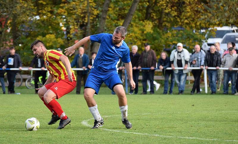 11. kolo I. B třídy (skupina B): TJ Sokol Štěnovice (na snímku fotbalisté v modrých dresech) - TJ Sokol Losiná 1:5 (1:4).