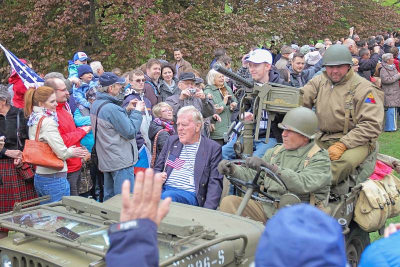 Uvítání amerických a belgických veteránů v Borském parku.