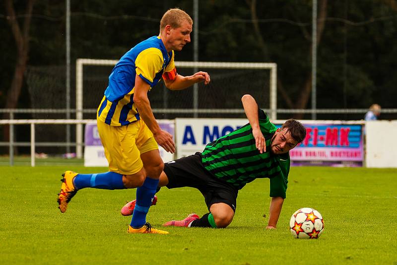 8. kolo FORTUNA divize A: FC Rokycany (na snímku fotbalisté v zelenočerných dresech) - Viktoria Mariánské Lázně 2:0 (1:0).