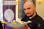 Šéfkuchař Filip Štěpánek z Baru de Tapas el Cid  připravil na Grand Restaurant Festival i čerstvé ústřice