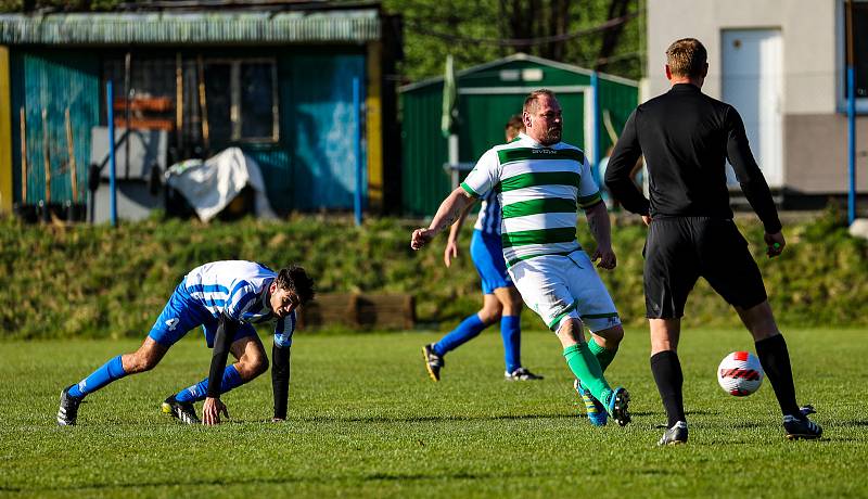 Fotbalisté plzeňské Košutky (na archivním snímku hráči v modrobílých dresech) jsou novým lídrem krajské I. A třídy.